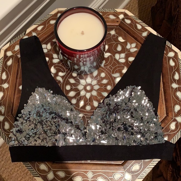 HOST PIC FREE PEOPLE SEQUINED LET IT SHINE BRALETTE IN BLACK SIZE XS - Picture 11 of 16